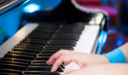 她，帶我踏進鋼琴世界。